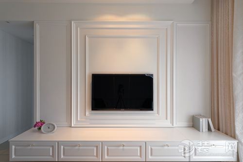 苏州装修网推荐：优雅白色新古典风格婚房样板间 客厅电视主墙